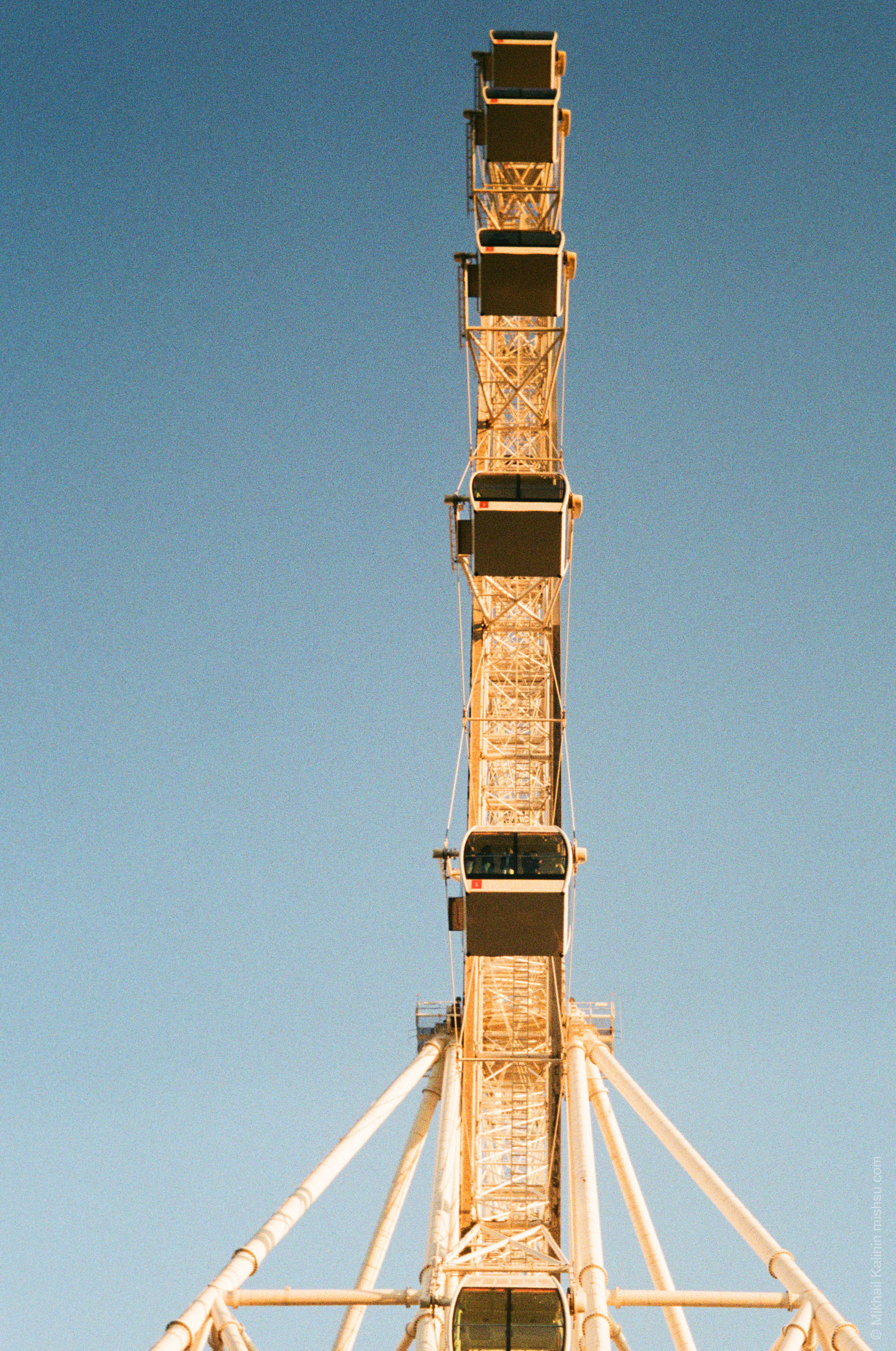 A Ferris Wheel is going up to heaven, Moscow
