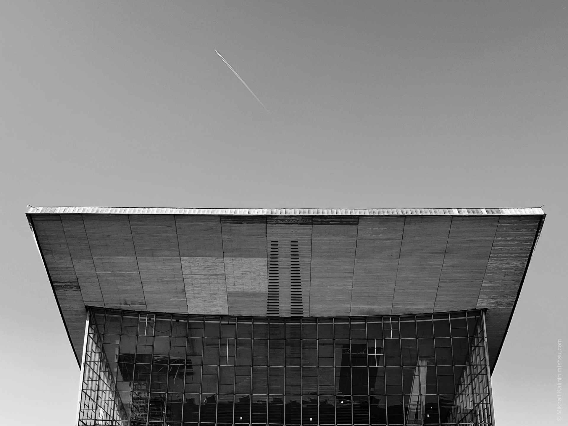 Flying Plane, Moscow